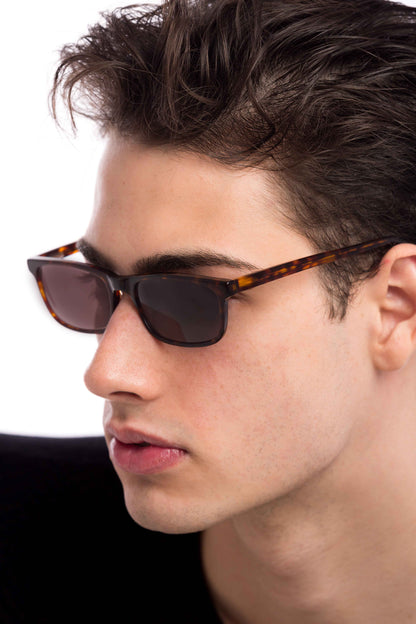 Man Wearing Tortoise Shell Sunglasses Readers (Brown)